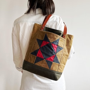 Borsa tote in tela cerata con patchwork a stelle: manici in pelle, tessuti impermeabili, personalizzabile