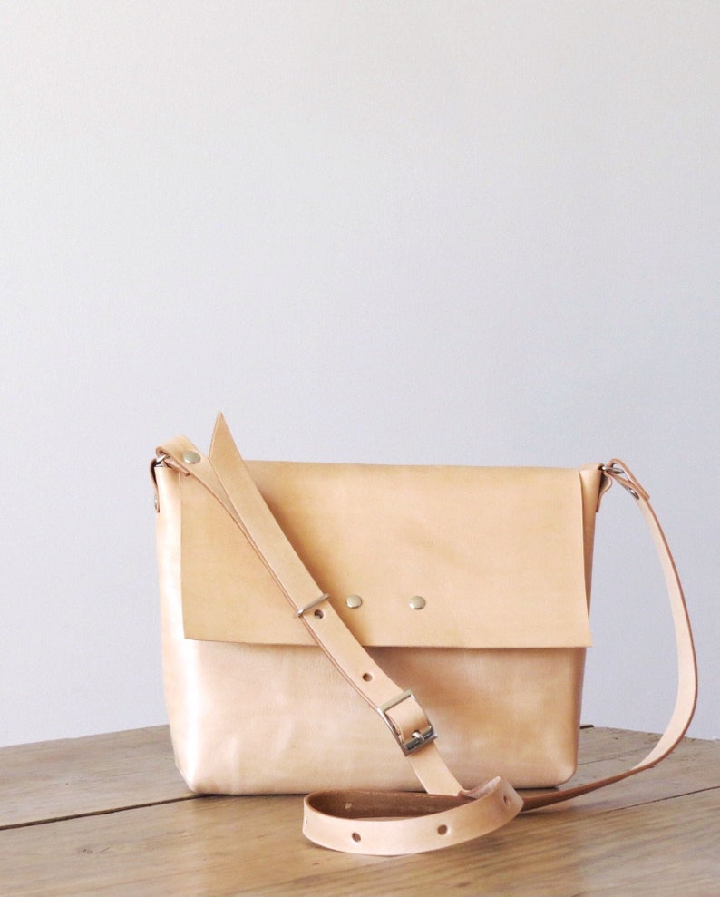 gloria leather messenger