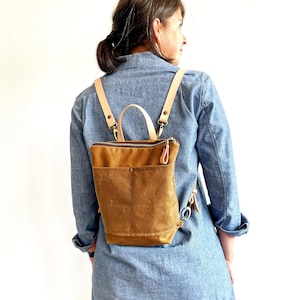 Petit sac à dos convertible, sac à dos en toile cirée et cuir, sac à main polyvalent, cadeau personnalisé pour femme