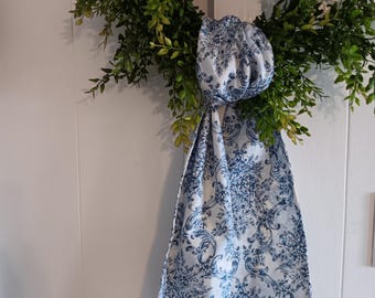 Écharpe couronne bleue et blanche inspirée de la toile