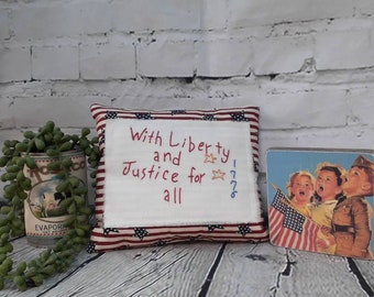 Mini coussin Americana brodé à la main : décor primitif patriotique du 4 juillet