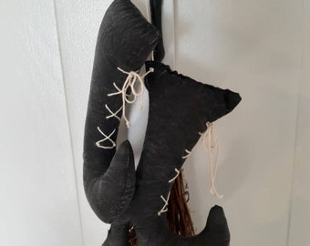 Bottes de sorcière, bottes de sorcière Peg Hanger, décor d’Halloween, bottes de sorcières farcies, bottes de sorcière primitives