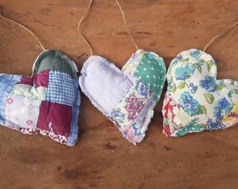 Cutter Quilt Hearts Remplisseurs de bols Cintres pour crochets Cintres pour poignées de porte Décoration de la Saint-Valentin dans une ferme primitive