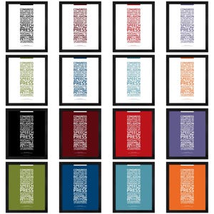 Puede incluir: Una colección de impresiones artísticas enmarcadas, cada una con el texto de la Primera Enmienda en formato vertical. Las impresiones tienen varios colores de fondo, incluyendo negro, rojo y azul, con texto blanco.