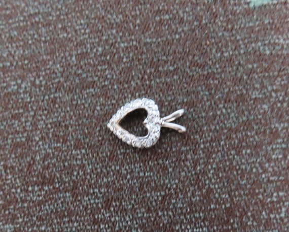 Ladies 14k white gold diamond heart pendant. 12 s… - image 3