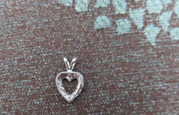 Ladies 14k white gold diamond heart pendant. 12 s… - image 4