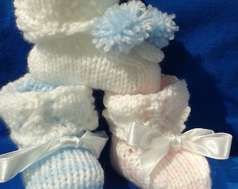 Knitting pattern Cute Baby Booties and Mittens set with PomPoms 0-9mnths 6 options using left over yarn