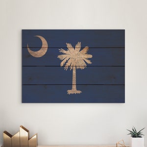 South Carolina State Flag On Wood Pallet / South Carolina Flag Print / South Carolina Wall Art / Rustic Wood Wall Art / Pallet Wall Art