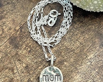 Collier minimaliste en argent, collier à breloques pour maman, bijoux bohèmes, collier bohème, bijoux en argent, cadeau pour maman, bijoux artisanaux, fait main