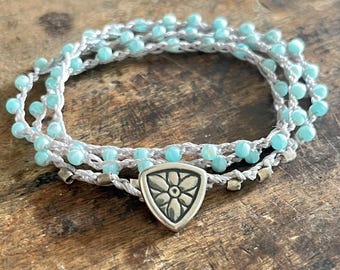 Bracelet fleur en argent, bijoux bohèmes, bracelet bohème, bijoux du sud-ouest, bracelet au crochet, bracelet bohème bleu, bijoux artisanaux faits à la main