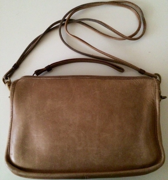 No 9560 Coach "Leatherware" NYC 1970's Tan Bonnie 