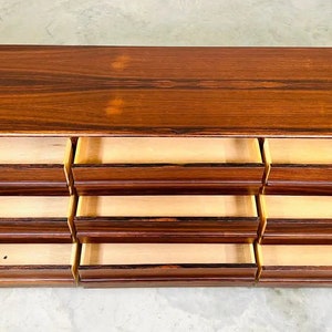 Mid-Century Brazilian Rosewood Triple Dresser After Arne Vodder Bild 2