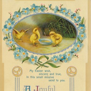 Pasqua: antica cartolina pasquale dei primi del '900. I pulcini di Pasqua festeggiano la mattina di Pasqua con un piatto fresco di cibo.