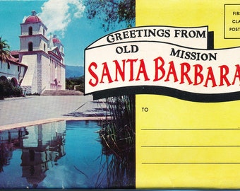 Californie : dossier souvenir vintage de la mission Old Santa Barbara. Ce livret de dossiers de cartes postales de la mission de Santa Barbara date d’environ 1950.
