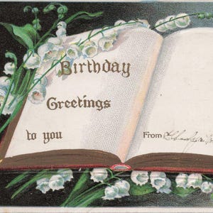 Geburtstag: Antike Geburtstagspostkarte – "Birthday Greetings to You" mit Maiglöckchen & offenem Buch - signiert von Clara für Mable Crosby