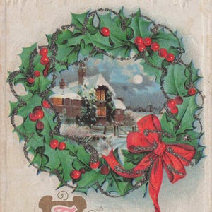 Weihnachten: Antike 1914 Weihnachtspostkarte – Verschneites Häuschen im Ilexkranz mit roter Schleife | Geprägte Weihnachtsgruß-Karte
