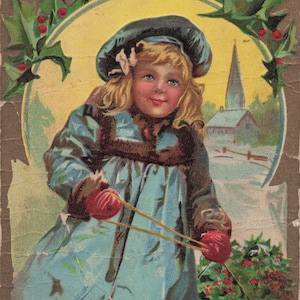 Carte Postale Ancienne de Noël – Fillette en Manteau Bleu & Houx Festif (1911)