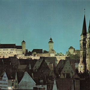 Monde : carte postale vintage du château de Nuremberg et de l'église de Sebaldus - Objet de collection