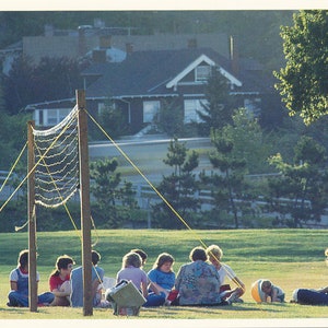 Oregon : ancienne carte postale du programme d'été de la Portland State University à Portland, Oregon. Cette carte postale de Portland, Oregon date des années 1970.