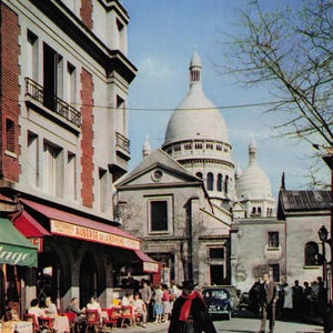 World: Vintage Paris Postcard – Place du Tertre & Église Saint-Pierre de Montmartre – 1960s French Street Scene