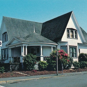 Oregon: Vintage Ansichtskarte vom Abendessen mit der Familie The Hadley House in Oregon. Diese Tillamook Oregon Postkarte ist circa 1980.