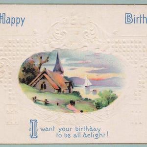 Geburtstag: Antike Geburtstagspostkarte mit geprägter Kirche und Küstenszene | "Happy Birthday - ich möchte, dass dein Geburtstag ganz entzückend ist!"