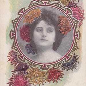 Ação de Graças: Cartão postal antigo de Ação de Graças da década de 1920 - Crisântemos em relevo e retrato vintage