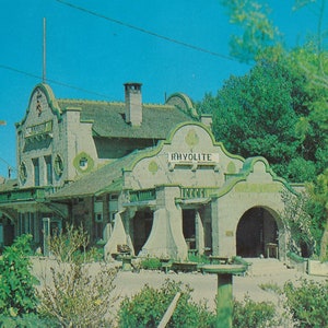Nevada : carte postale vintage de la ville fantôme historique de rhyolite près de la vallée de la mort au Nevada. Cette carte postale vintage du Nevada date d'environ 1950.