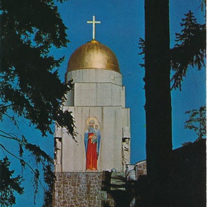 Oregon: Vintage Postkarte der Blattgoldkuppel auf der Marienkapelle im Heiligtum Unserer Schmerzhaften Mutter in Portland, Oregon Um 1960.