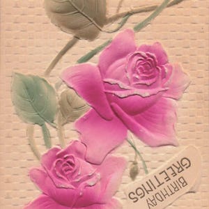 Antike geprägte Postkarte „Birthday Greetings“ mit rosa Rosen – Hergestellt in Deutschland – Anfang 1900er Jahre