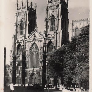 Mundo: Cartão postal vintage da Catedral de York de 1960 - Icônico West Front - Enviado de Amsterdã para os EUA