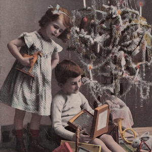 Antike Weihnachts-Postkarte von 1911 – Gedruckt in Deutschland, Kinder am Weihnachtsbaum, Poststempel Connellsville, PA