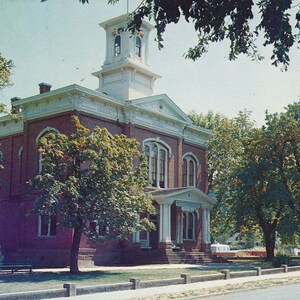 Betonen Sie Ihre Fotos mit den Fotos: Diese JacksonvilleOregon Postkarte ist Circa 1960.