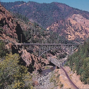 California: Postal antigua de los puentes Pulga sobre el río Feather en California alrededor de 1980.