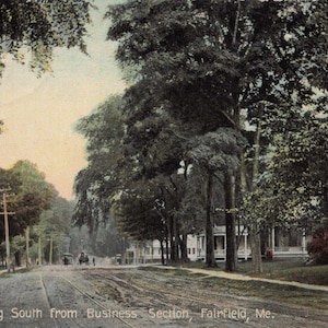 Maine: Antica cartolina di Fairfield, Maine - "Main St. Looking South" Sezione commerciale - Vintage dei primi anni del 1900