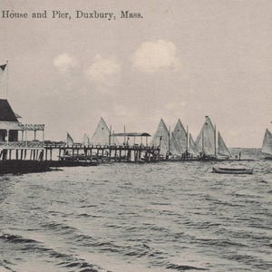 Massachusetts: Antigo Duxbury Yacht Club House e Pier Postcard de 1913 – Charme Náutico de Massachusetts