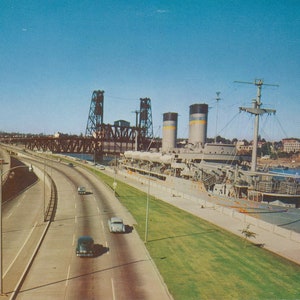 Oregon: Alte Ansichtskarte vom Hafen im Hafen von Portland, Oregon. Diese Portland Postkarte von circa 1960.
