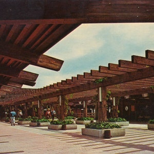 Kalifornien: Alte Postkarte vom Foothill Community College in Los Altos Hills Kalifornien. Diese Kalifornien Postkarte ist etwa aus den 1950er Jahren.