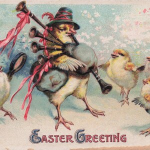 Ostern: Antike Osterpostkarte – Küken spielt Dudelsack mit tanzenden Freunden | Gedruckt in Deutschland | Geprägte 1910er Jahre Osterfreude