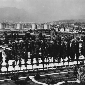 Carte Postale Vintage de Brașov, Roumanie - Paysage Urbain en Noir et Blanc - Photographie Rare d'Europe de l'Est