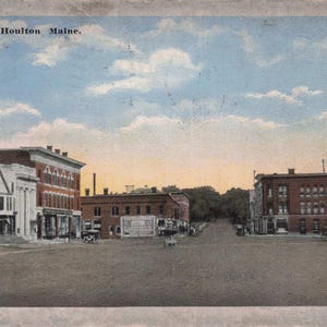 Maine: cartolina antica - Main Street, Houlton, Maine - fascino vivace di una piccola città (1916)