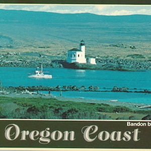 Oregon : ancienne carte postale de Bandon au bord de la mer sur la côte de l'Oregon. Cette carte postale de la côte de l'Oregon date d'environ 1970.