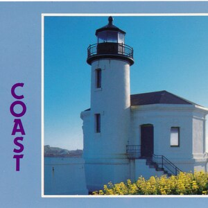 Oregon : ancienne carte postale du phare de Bandon sur la côte de l'Oregon, près de la rivière Coquille. Cette carte postale vintage de l'Oregon date d'environ 1980.