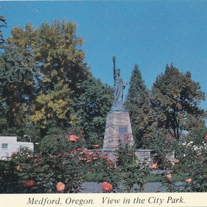 Oregon: cartolina d'epoca del parco cittadino di Medford, nel sud degli Stati Uniti. Questa cartolina d'epoca dell'Oregon risale agli anni '50 circa.