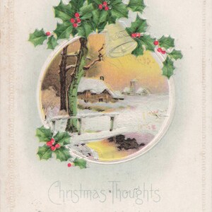 Tarjeta postal antigua de Navidad 1911 – "Pensamientos de Navidad" – Escena invernal en relieve con acebo y campana dorada