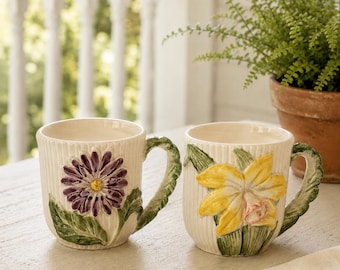 Set di tazze vintage Fitz & Floyd con decorazioni in rilievo, tazze da caffè da collezione con fiori, ideali per la decorazione della cucina in stile cottagecore e come regalo per l'inaugurazione di una nuova casa.