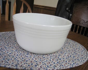 Large Pyrex White Mixing Bowl 1950,s