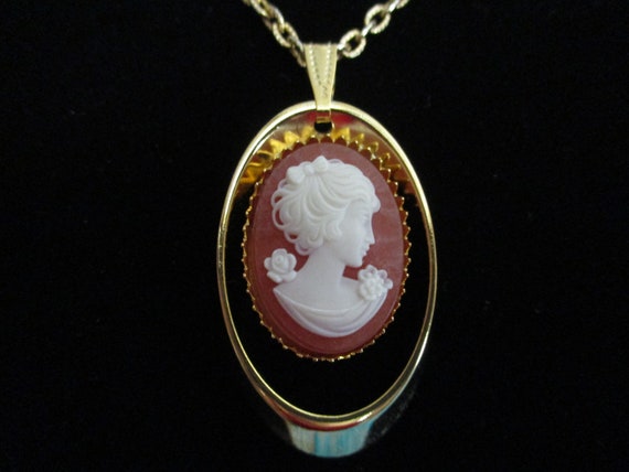 Mid Century Cameo Necklace Faux Gold W/Halo - image 3