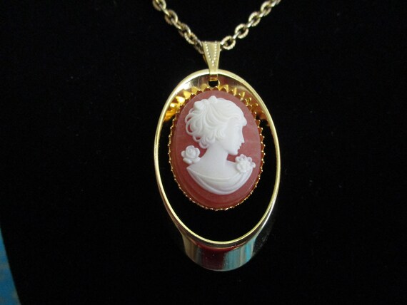 Mid Century Cameo Necklace Faux Gold W/Halo - image 1