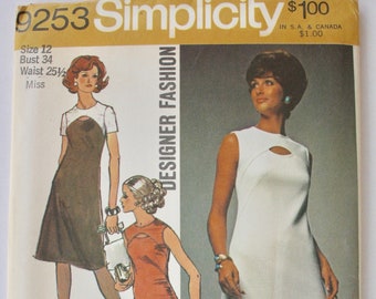 Vintage 1970s Women's A-Line Cut Out Neckline Shift Dress/Tunic and Pants Sewing Pattern Size 12 Bust 34 Simplicity 9253 - UNCUT